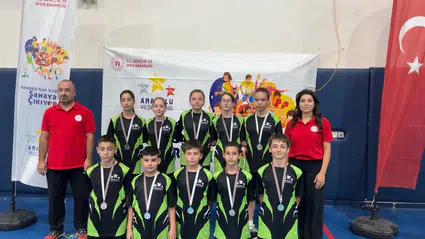 Badmintonda Çifte Başarı