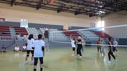 Anneler Kızları ile Parkede Yarıştı
