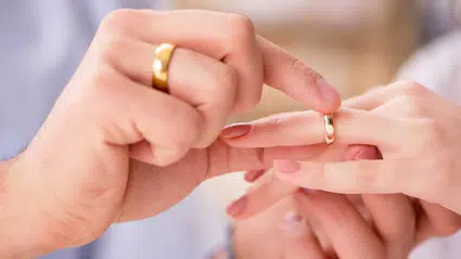 Evlenenlerden artık daha az vergi alınacak