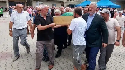 Giresun'da trafik kazasında hayatını kaybeden 4 kişinin cenazeleri toprağa verildi