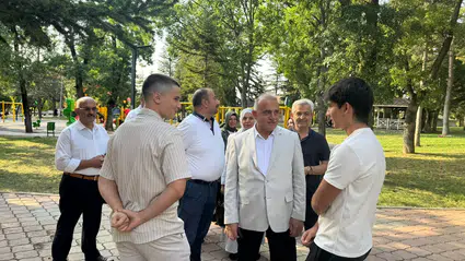 AK Partililer Halkı Dinliyor