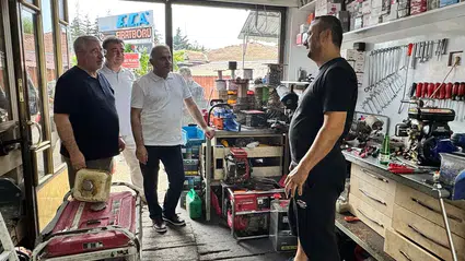 Caddede Esnafla Buluştular