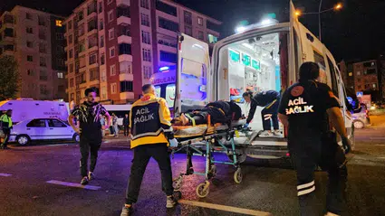 Motosikletle Otomobil Çarpıştı: 4 Yaralı