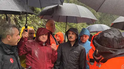 Bakanlar Uraloğlu ile Bak, Çamlıhemşin-Ayder Yaylası yolunda incelemede bulundu