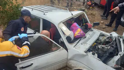 Yoldan Çıkan Araç Kaza Yaptı: 2 Yaralı