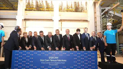 Şişecam, Tarsus'ta 200 milyon avro yatırımla kurduğu enerji camı hatlarını devreye aldı