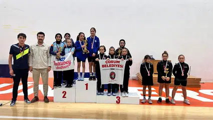 Erkeklerde Şampiyon, Kızlarda Üçüncü Olduk