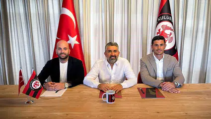Danijel Aleksić İmzayı Attı