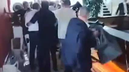 Vekil Sandalye Fırlattı, Siyaset Alev Aldı