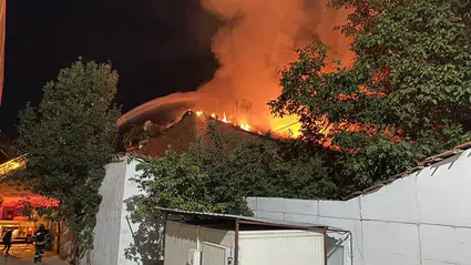 3 Katlı Bina Alev Alev Yandı