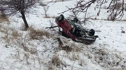 Kayganlaşan Yolda Kamyonet Dehşet Saçtı