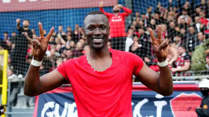 Thiam Taraftar ile Bütünleşti