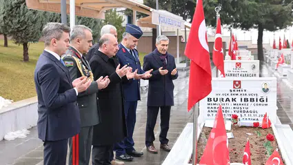 Azerbaycan Heyetinden Şehitliğe Anlamlı Ziyaret