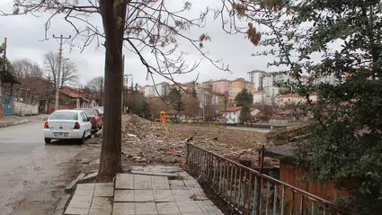 Kaldırım Yayalara Kapalı!