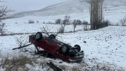 Kontrolden Çıkan Otomobil Devrildi