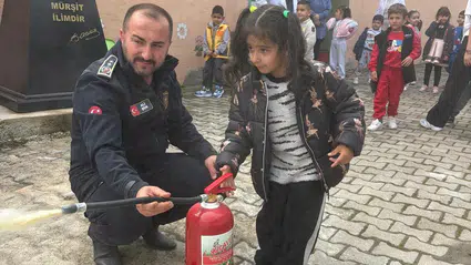 Minik Öğrencilere Uygulamalı Yangın Tatbikatı