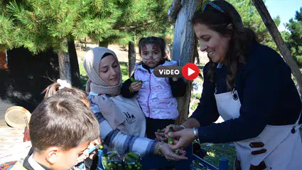 Aileler ve Çocuklar, Kışlık Yiyeceklerini Birlikte Hazırladı