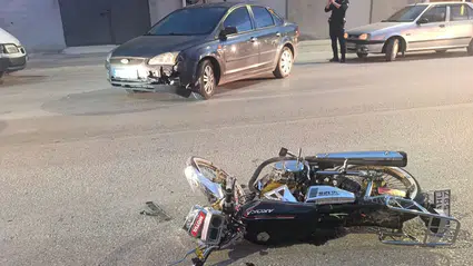 Otomobil ile Motosiklet Çarpıştı