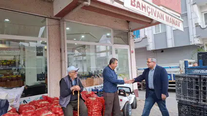 Ünlü, Esnaf ve Halkla Bir Araya Geldi