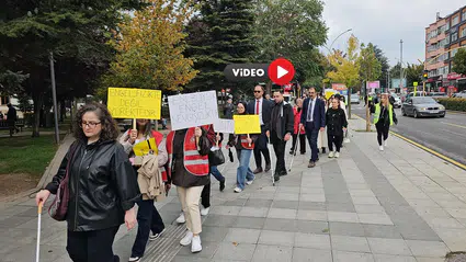 Görme Engellilerden Farkındalık Yürüyüşü