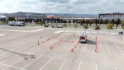 Ambulans Sürücülerine Güvenli Sürüş Eğitimi