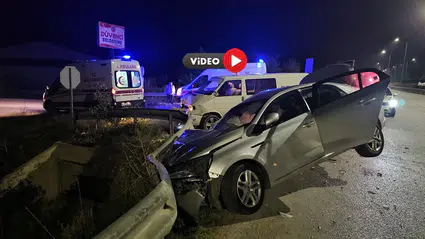 Otomobil ile Minibüs Çarpıştı