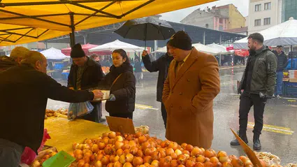 Başkan Ünlü Pazar Esnafının İçini Isıttı