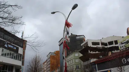 Sokak Lambaları “Reklam Esiri”