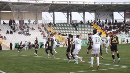 Serik Önünde Sahayı Rakibine Dar Eden Oyun