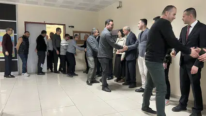 Mesai Bayramlaşmayla Başladı