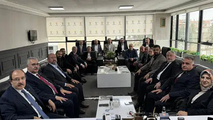 Ak Partililer Parti Binasında Bayramlaştı