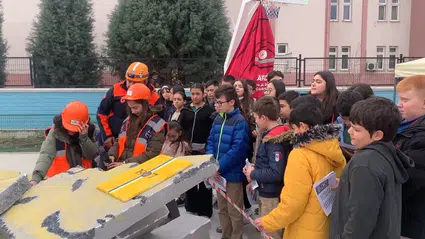 Öğrencilere Deprem Eğitimi