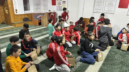 Teravih Çıkışı Minikleri Bekleyen Tatlı Sürpriz