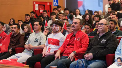 Üniversiteli Gençler Maçı Böyle Takip Etti