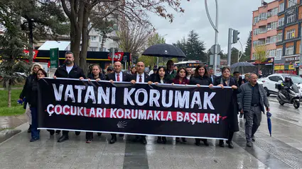 CHP’den Yağmur Altında Sessiz Yürüyüş