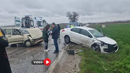 Kaygan Yolda Kafa Kafaya Çarpıştılar