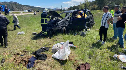 Otomobil Kontrolden Çıktı, Yaralılar Var