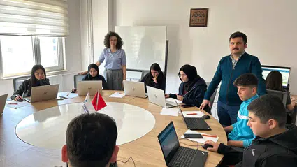 Lise Öğrencilerine Mesleki Yönelim Testi