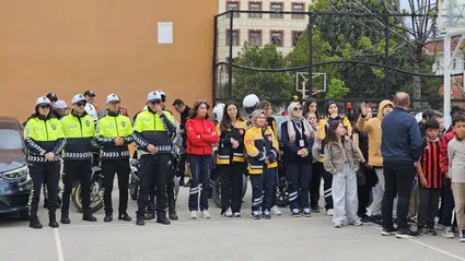 Hayat Kurtaran Eğitimleri Ambulans Başında Aldılar