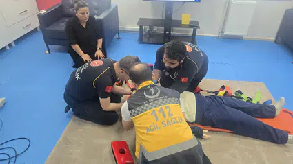 Hayat Kurtaran Eğitimler Hız Kesmiyor