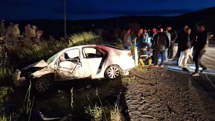 Otomobiller Çarpıştı, 7 Kişi Araçta Sıkıştı