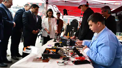 Meydanda Mesleki Eğitim Rüzgarı Esti