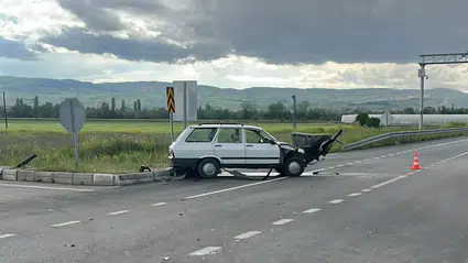 Çorum'da Çarpışan İki Otomobildeki 7 Kişi Yaralandı
