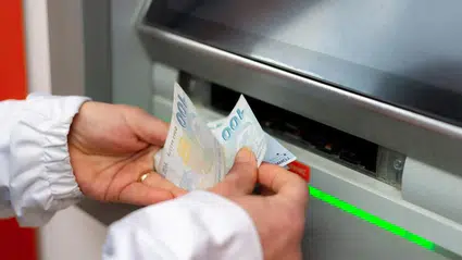ATM'lerde Yeni Dönem Başladı Yüz Liranın Altındaki Bakiyeler Artık Çekilemiyor