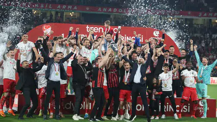 İşte Çorum FK’nin Kupayı Kaldırdığı Anlar