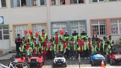 Öğrencilere Uygulamalı Trafik Eğitimi Verildi