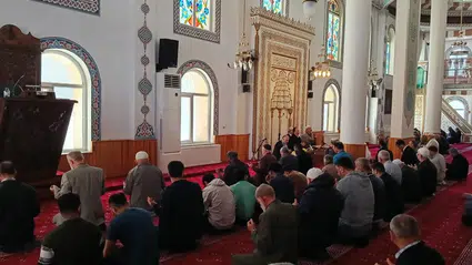 Farklı Ülkelerden Öğrenciler ile Görme Engelliler Camide Buluştu
