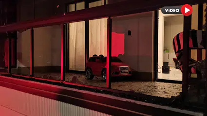 Önce Pencereleri İndirdiler Sonra Daireyi Talan Ettiler