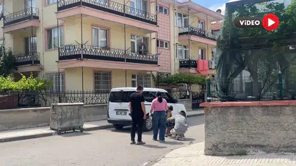 Genç Kadın Tartıştığı Anne ve Babasını Bıçakla Rehin Aldı