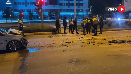 Araca Arkadan Çarptı, Yaralıları Bırakıp Kaçtı
